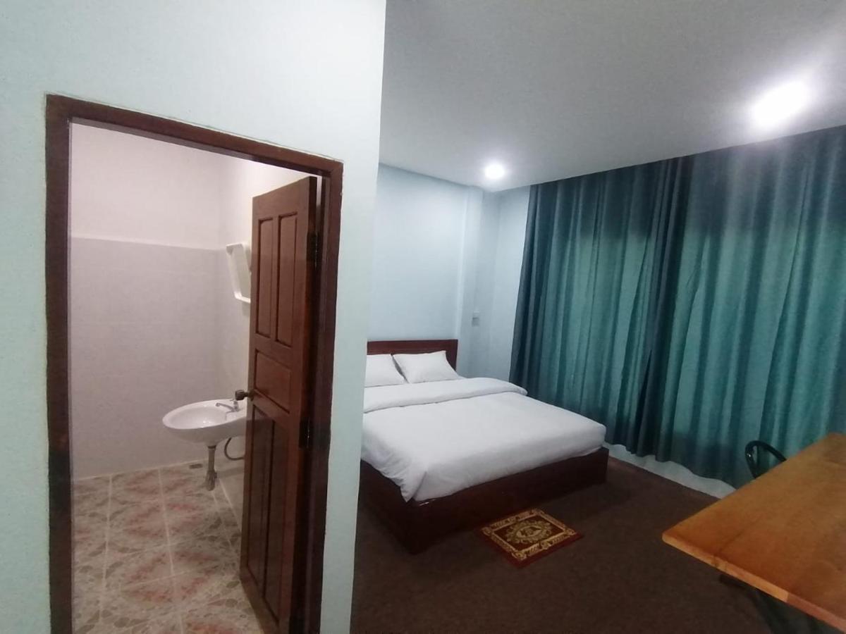 ເຮືອນພັກບີວີ Hotel Banthongcsajtaj Kültér fotó