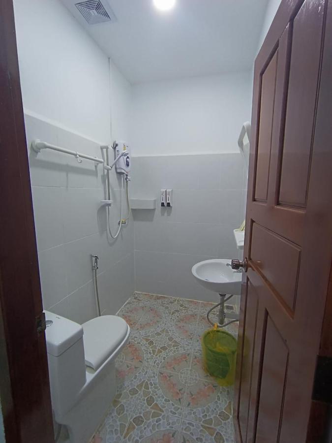 ເຮືອນພັກບີວີ Hotel Banthongcsajtaj Kültér fotó