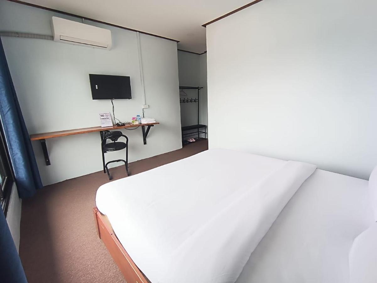 ເຮືອນພັກບີວີ Hotel Banthongcsajtaj Kültér fotó