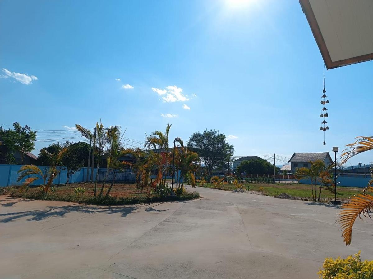 ເຮືອນພັກບີວີ Hotel Banthongcsajtaj Kültér fotó